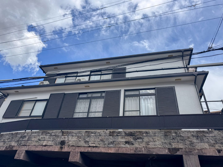 高槻市天神町　Ｋ様邸施工後 シルキーホワイトの外壁に塗り替え