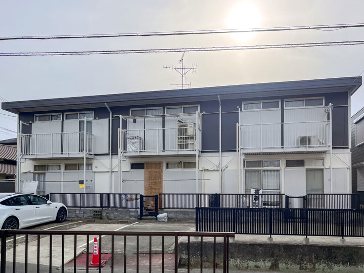 高槻市大蔵司　奥村ハイツ様 1階クールホワイト、2階ウィザードコッパーで塗り替え