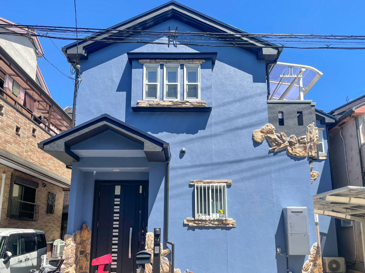 枚方市南中振　Ｋ様邸　スレートグレーの外壁にベランダをチャコール、屋根をミッドナイトブルーで塗替え完了