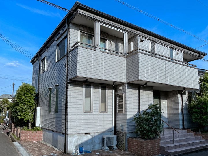 高槻市東上牧　Ｙ様邸 外壁をバーチグレーで塗り替え。屋根はカバー工法