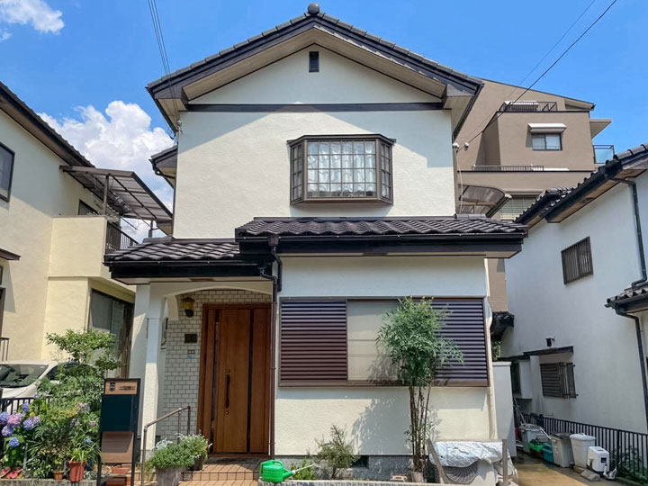 三島郡島本町　Ｋ様邸 外壁をブロークホワイト、屋根をカーボングレーで塗り替え