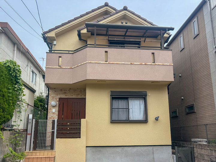 高槻市松が丘　Ｏ様邸 ライトラテにモカを組み合せた外壁。屋根はキャメルブラウン