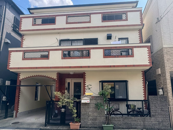 高槻市竹の内町　Ｎ様邸 ブロークンホワイトで外壁を塗替え。屋根の色はラセットブラウン