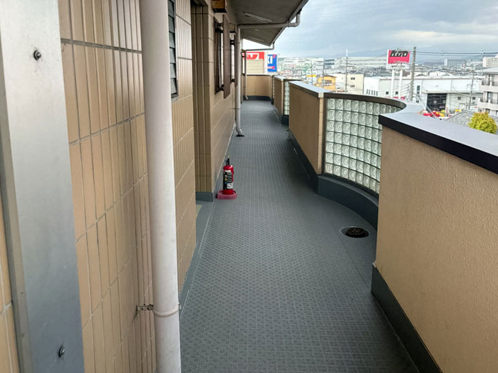 高槻市西冠　ＡＩビル様【大規模修繕】共用廊下の防水工事 施工後
