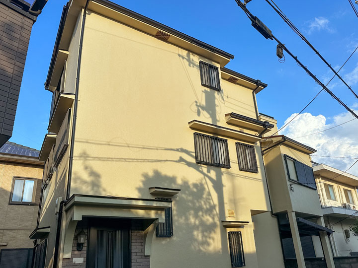 茨木市耳原　Ｙ様邸 クリーム系の花咲-極- ストーンで外壁を塗替え。屋根はタフグロスコートのキャメルブラウン