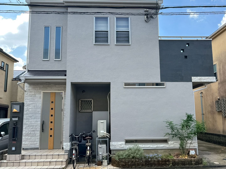 高槻市塚原　Ｋ様邸 バーチグレイ、ウィザードコッパーの外壁、クロウブラックの屋根とグレー・ブラック系でお家を塗替えました