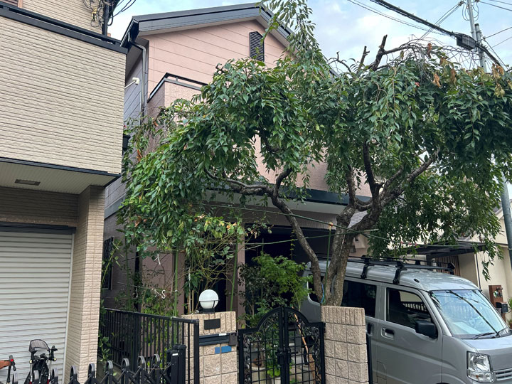 吹田市山手町　Ａ様邸 外壁をローズベージュで塗替え。屋根はスーパーガルテクトでカバー工法