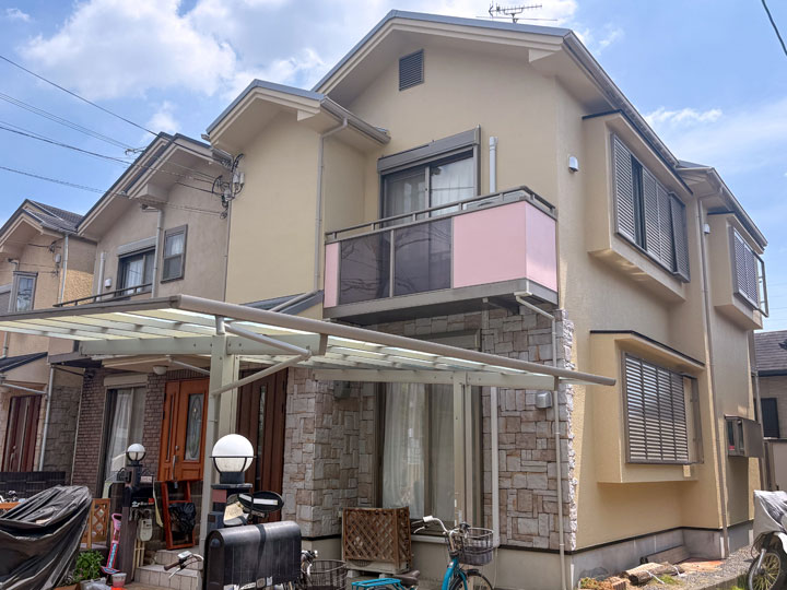 高槻市日吉台　Ｉ様邸 ライトラテの外壁にベランダをビーチで塗替え完了。屋根はエコグラーニ