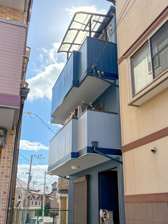 茨木市上野町　Ｉ様邸 花咲-極- マウンテンブルーとブルーグレイで外壁を塗替え。屋根はスーパーガルテクトのシェイドブルー