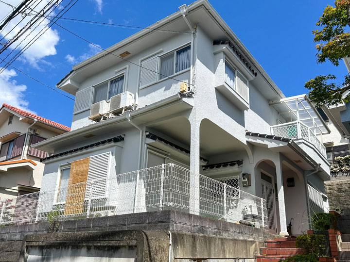 高槻市安岡寺町　Ｋ様邸施工後 外壁をリファイン1000MF-JRのパールグレイで塗り替え。