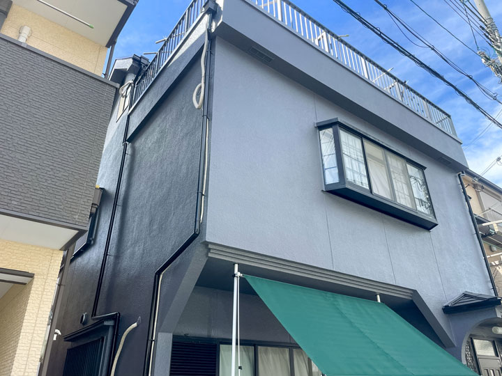茨木市大同町　Ｔ様邸 花咲-極-のニンバスで外壁を塗替え。屋根はタフグロスコートのクロウブラック