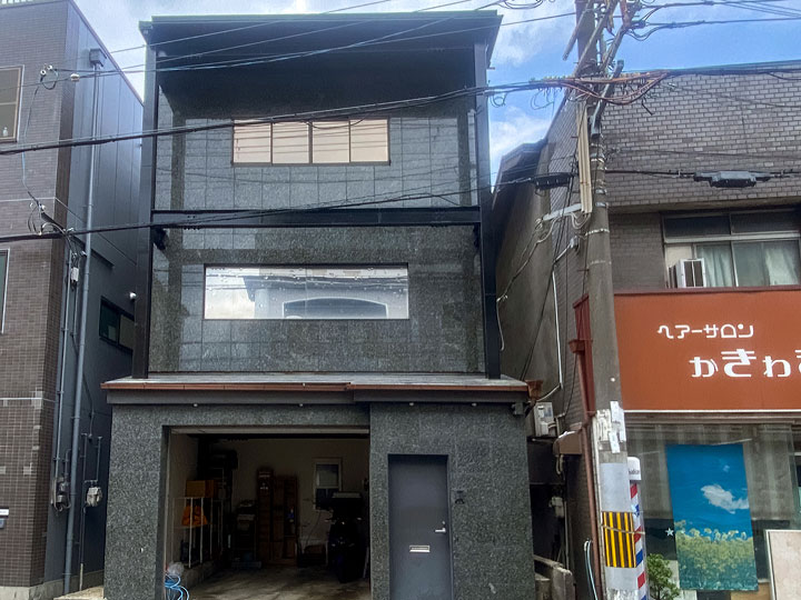 茨木市寺田町　Ｓ様邸 花咲-極-のミネラルグレイで外壁を塗替え