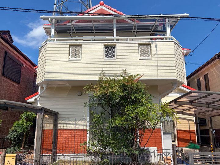 枚方市黄金野　Ｎ様邸 施工後　花咲-極- ライトクリームの外壁とカナリアオレンジの屋根を塗替え完了