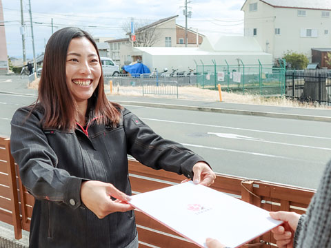 お客様サポート係が近隣様へのご挨拶に伺います