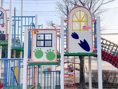 綺麗に塗替えられたパネル（2025年3月21日茨木市立りんでん幼稚園 遊具塗替え）