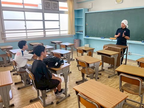 塗り替える前の遊具（2025年6月24日高槻市立第六中学校 職場体験）