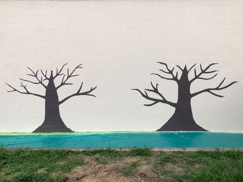 幹が描き上げられました（2025年10月21日高槻市立安岡寺小学校50周年記念手形アート塗装）