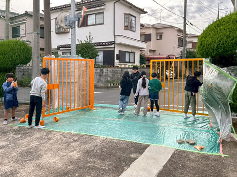 門扉の塗装（2025年11月4日高槻市立阿武野小学校ボランティア塗装）