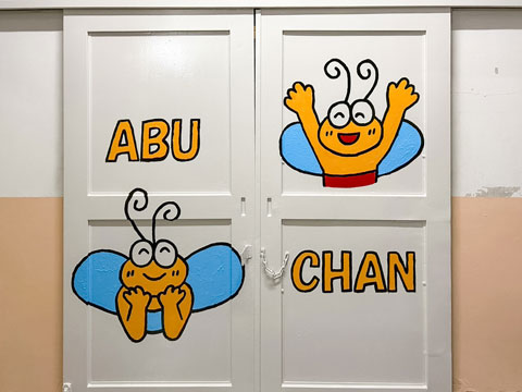 上手に描き上げられたあぶちゃん（2025年10月31日高槻市立阿武野小学校ボランティア塗装）