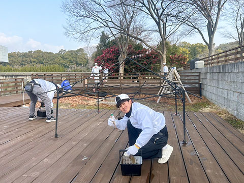 各地の塗装会社の職人が集まりました（2025年1月24日 吹田市万博記念公園ボランティア塗装）