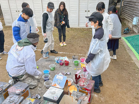 このように塗料を用意しました（2026年3月10日高槻市立樫田小学校ボランティア塗装）
