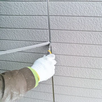 シーリングの打ち替え①劣化したシーリング材の除去